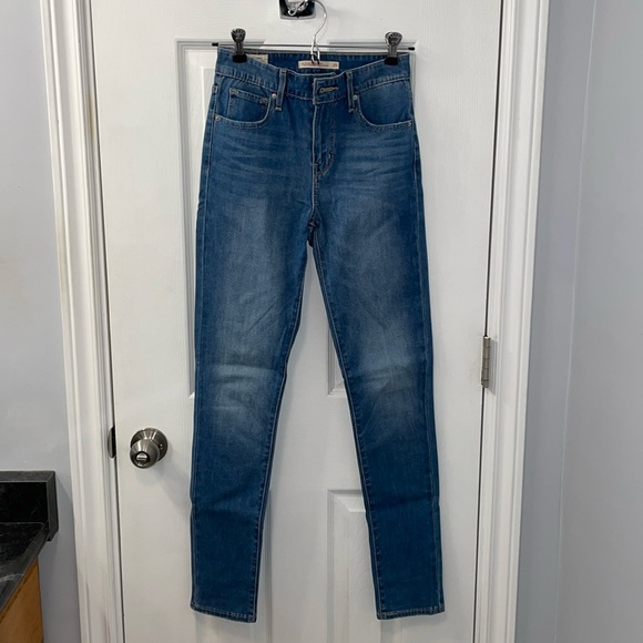 Levi's 721 High Rise Skinny Jeans - Picture 3 of 6